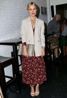 Rose Byrne feet photo thumbnail