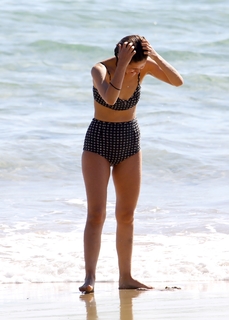 Rose Byrne feet photo thumbnail