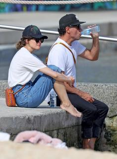 Rose Byrne feet photo thumbnail