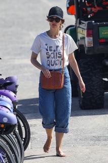 Rose Byrne feet photo thumbnail