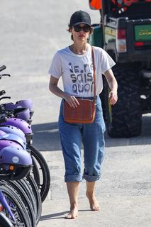 Rose Byrne feet photo thumbnail