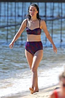 Rose Byrne feet photo thumbnail