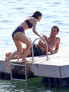 Rose Byrne feet photo thumbnail