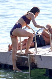 Rose Byrne feet photo thumbnail