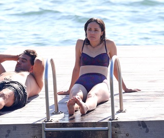 Rose Byrne feet photo thumbnail
