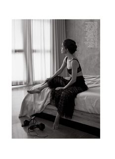 Rose Byrne feet photo thumbnail