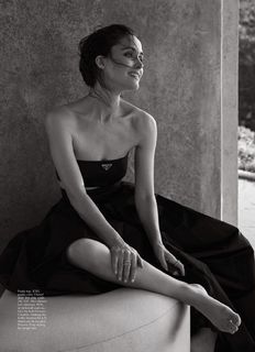 Rose Byrne feet photo thumbnail