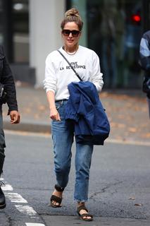 Rose Byrne feet photo thumbnail
