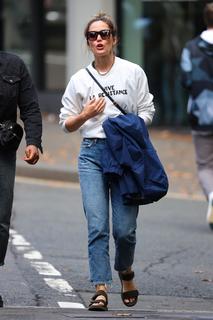 Rose Byrne feet photo thumbnail