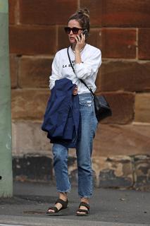 Rose Byrne feet photo thumbnail