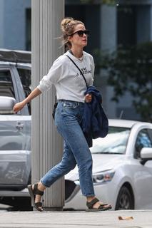 Rose Byrne feet photo thumbnail