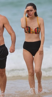 Rose Byrne feet photo thumbnail