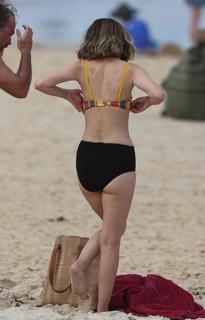 Rose Byrne feet photo thumbnail