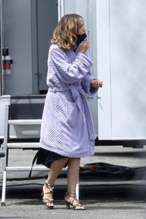 Rose Byrne feet photo thumbnail