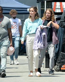Rose Byrne feet photo thumbnail