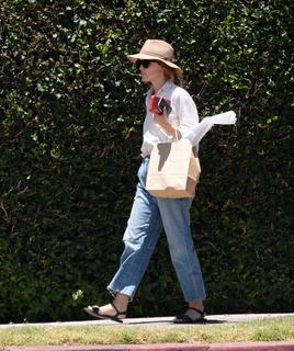 Rose Byrne feet photo thumbnail