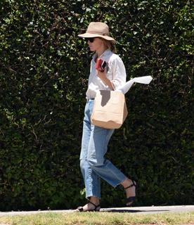 Rose Byrne feet photo thumbnail