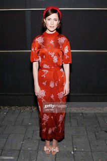 Rose Byrne feet photo thumbnail
