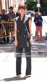 Rose Byrne feet photo thumbnail