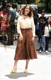 Rose Byrne feet photo thumbnail