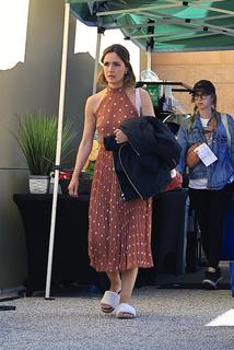 Rose Byrne feet photo thumbnail