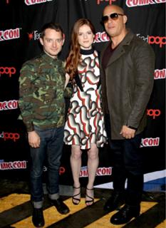 Rose Leslie feet photo thumbnail