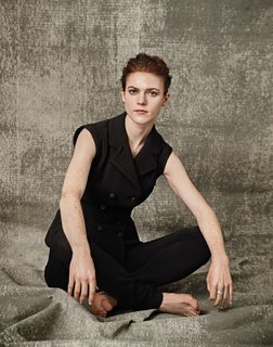 Rose Leslie feet photo thumbnail