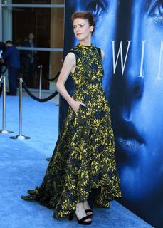 Rose Leslie feet photo thumbnail