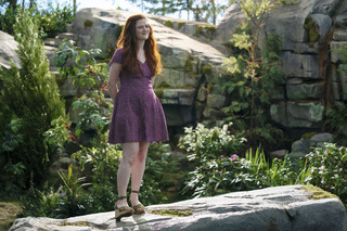 Rose Leslie feet photo thumbnail