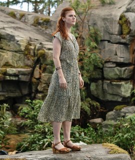 Rose Leslie feet photo thumbnail
