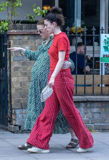 Rose Leslie feet photo thumbnail