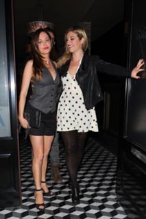 Rose McGowan feet photo thumbnail
