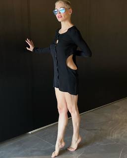 Rose McGowan feet photo thumbnail