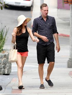 Rose McGowan feet photo thumbnail
