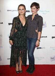 Rose McIver feet photo thumbnail