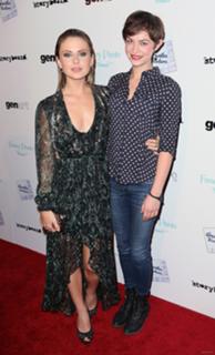 Rose McIver feet photo thumbnail