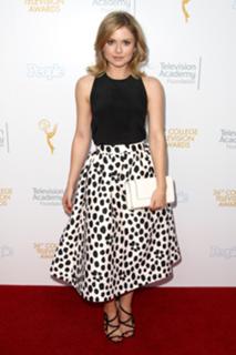 Rose McIver feet photo thumbnail