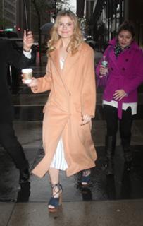 Rose McIver feet photo thumbnail