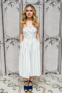Rose McIver feet photo thumbnail