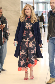 Rose McIver feet photo thumbnail