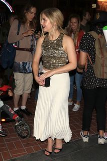Rose McIver feet photo thumbnail