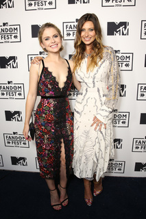 Rose McIver feet photo thumbnail