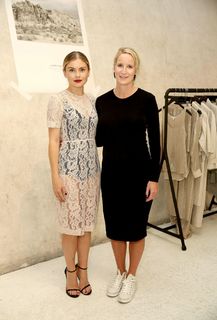 Rose McIver feet photo thumbnail