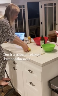 Rose McIver feet photo thumbnail