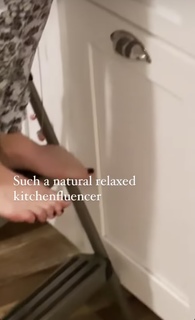 Rose McIver feet photo thumbnail