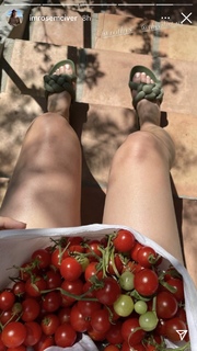 Rose McIver feet photo thumbnail