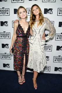 Rose McIver feet photo thumbnail