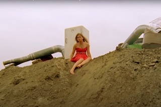 Rose McIver feet photo thumbnail