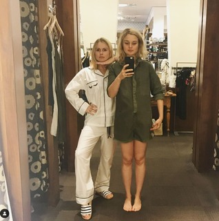 Rose McIver feet photo thumbnail