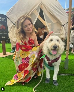 Rose McIver feet photo thumbnail